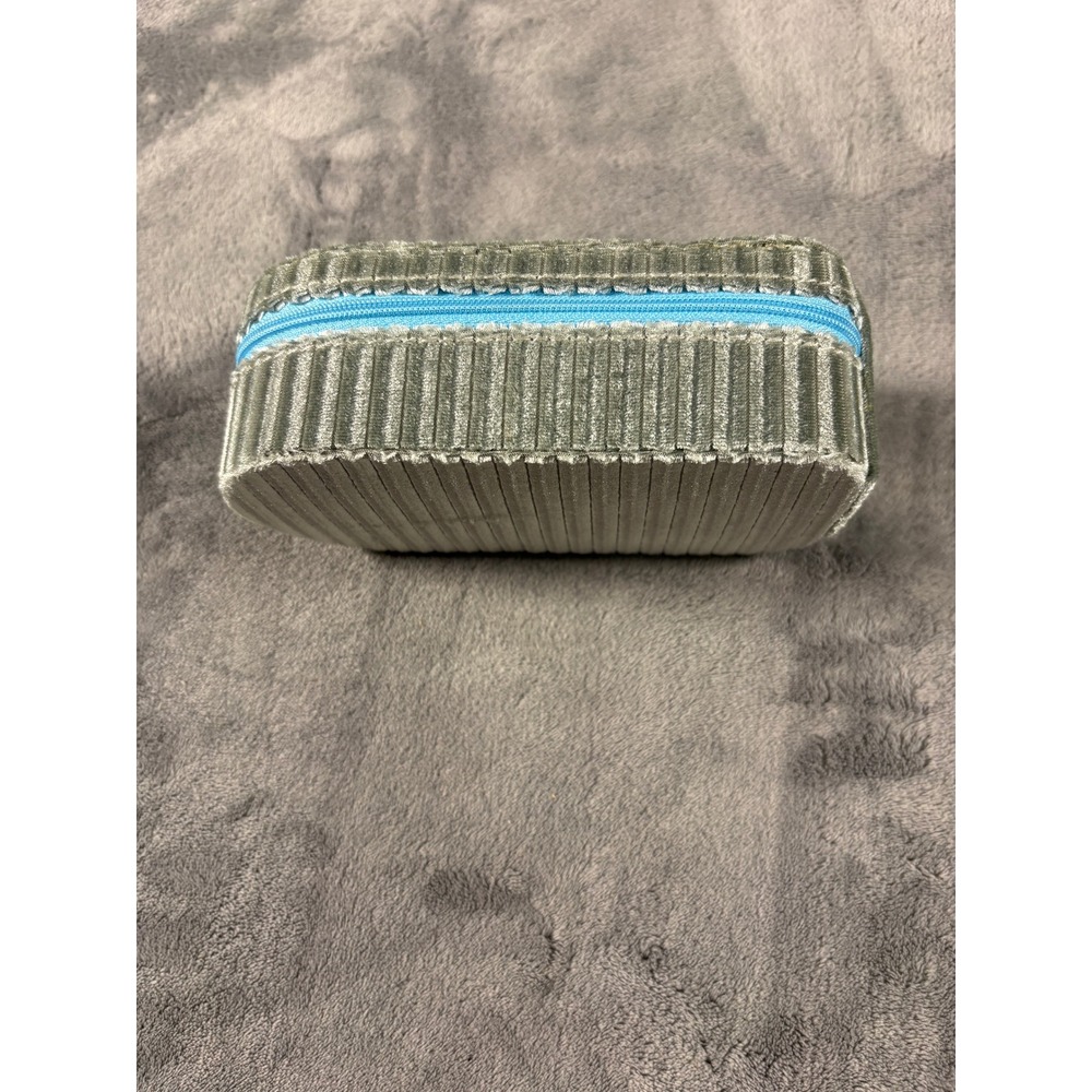 Unbranded Women Travel Jewelry Case OS Sage Green Pleated Velvet Mirror Zip